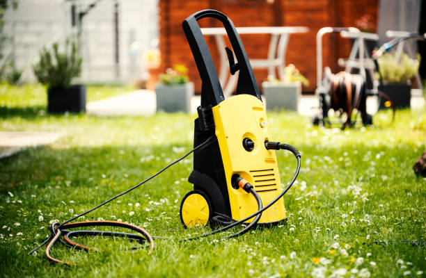 Best Pool Deck Cleaning  in Lochearn, MD